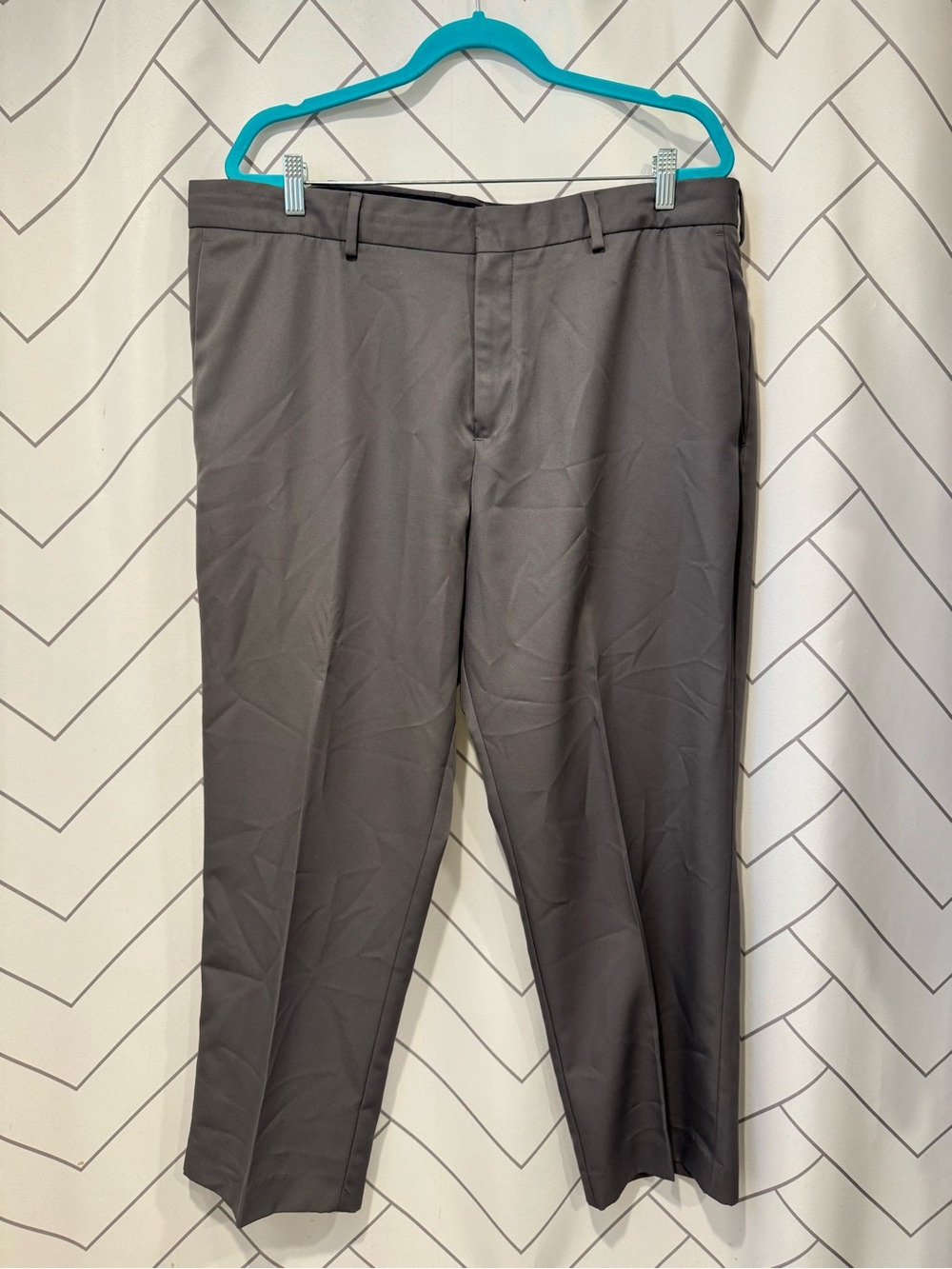 Modern Fit Men's Dress Pants in Charcoal Gray